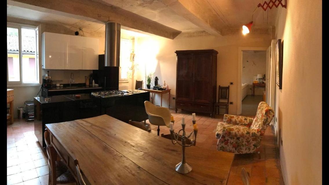 Casa Luminosa Con Giardino In Centro Storico Apartman Reggio Emilia Kültér fotó